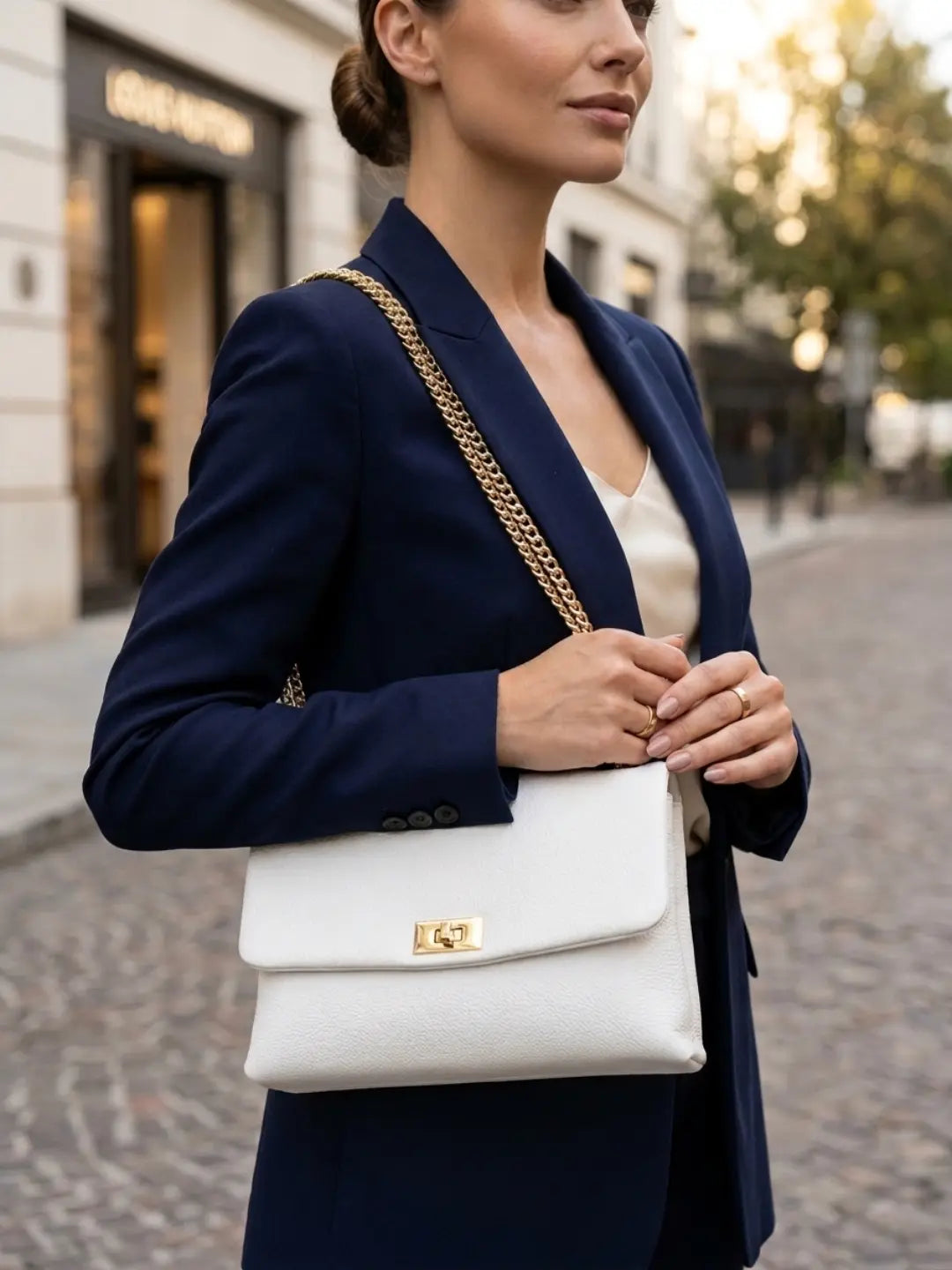 Borsa da spalla in pelle con tracolla a catena - ‎BASS 29832 Bianca Barbera Biella - Scarpe Fatte a Mano