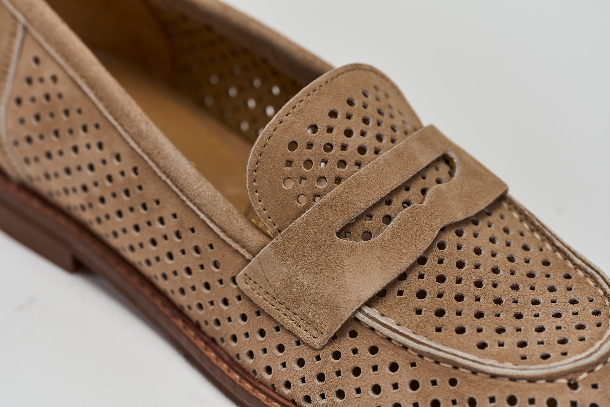 Penny Loafer traforata 327-01 Camoscio Sabbia Barbera Biella - Scarpe Fatte a Mano