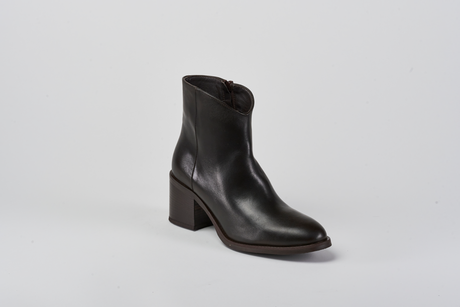 Tania 11 Black