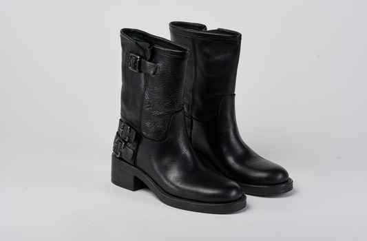 Amy 04 Black