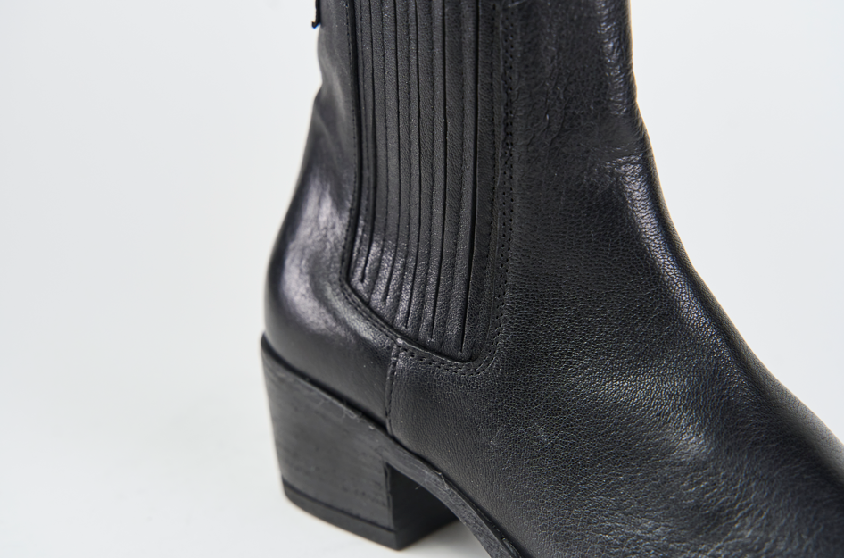 Brenda 21 Black